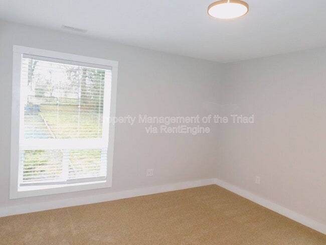 Building Photo - 934 Albert St SW