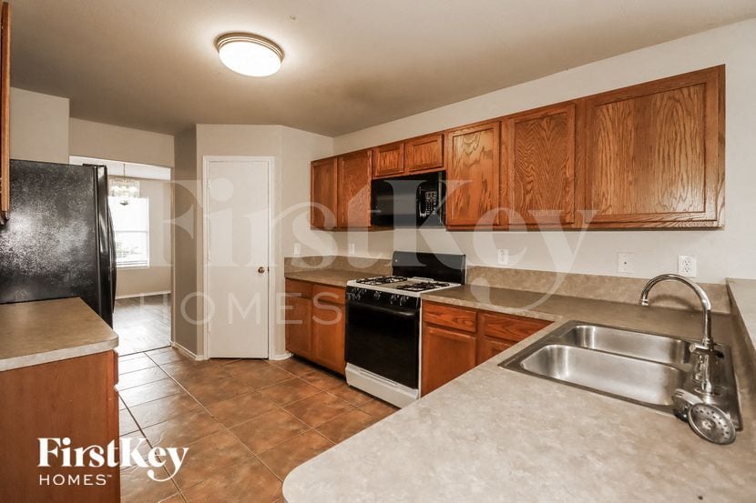 Building Photo - 602 Regal Hollow Ln