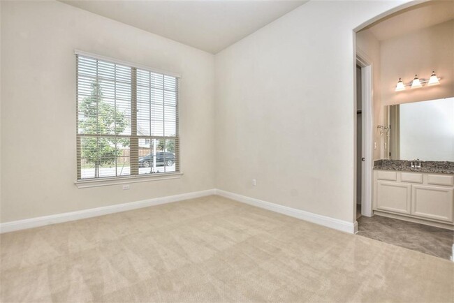 Building Photo - 10604 Lavon Bend