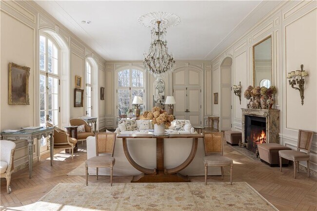 Building Photo - 115 Narragansett Ave