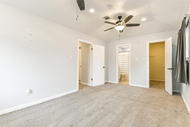 Building Photo - 207 Woodvale Dr