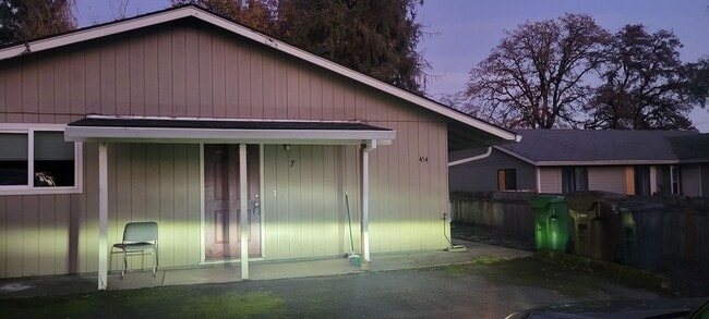 Primary Photo - Catlow/Hudson - 454 S 16th