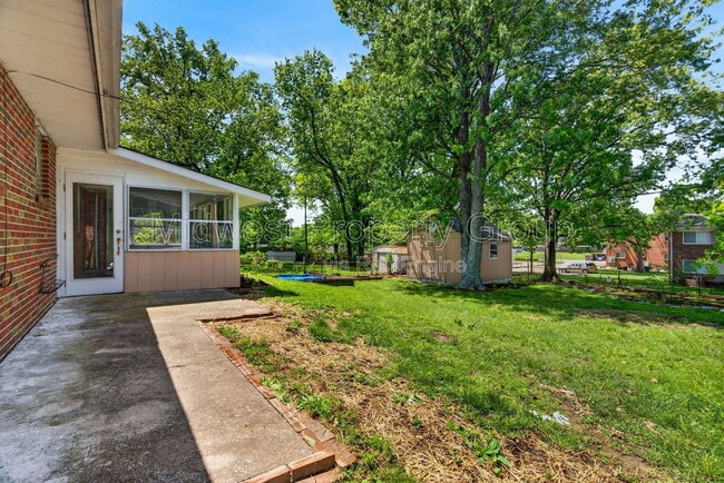 Building Photo - 2047 Goodale Ave