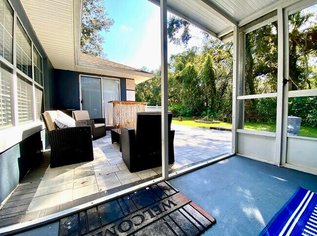 Building Photo - 6106 Everglades Dr