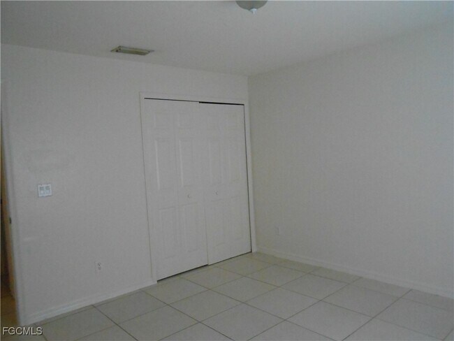 Building Photo - 4944 Golfview Blvd