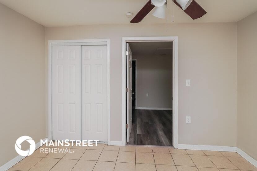 Building Photo - 6129 Hialeah St