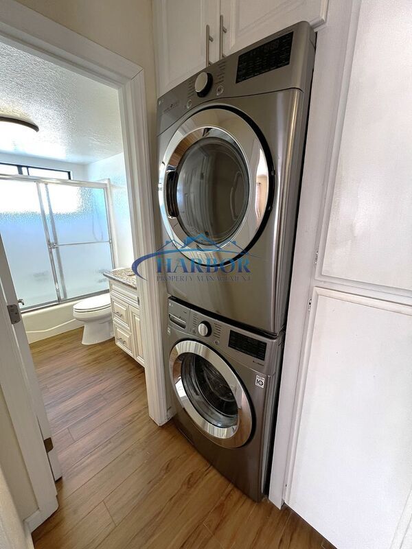 Building Photo - 1166 W 22nd St