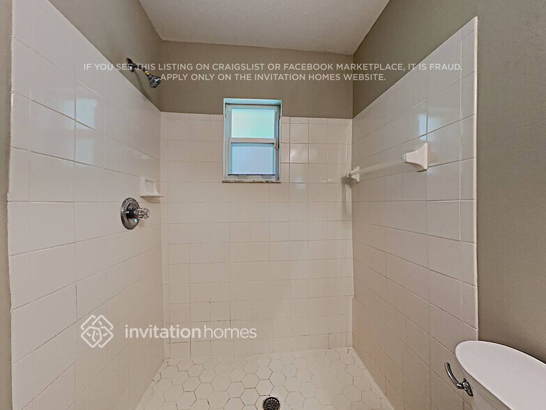 Building Photo - 5555 Starling Loop