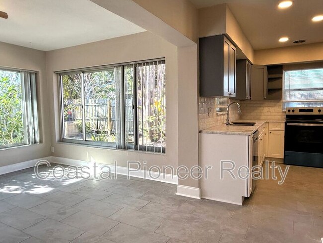 Building Photo - 2489 Del Rio Way