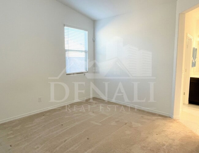 Building Photo - 7954 W Medlock Dr