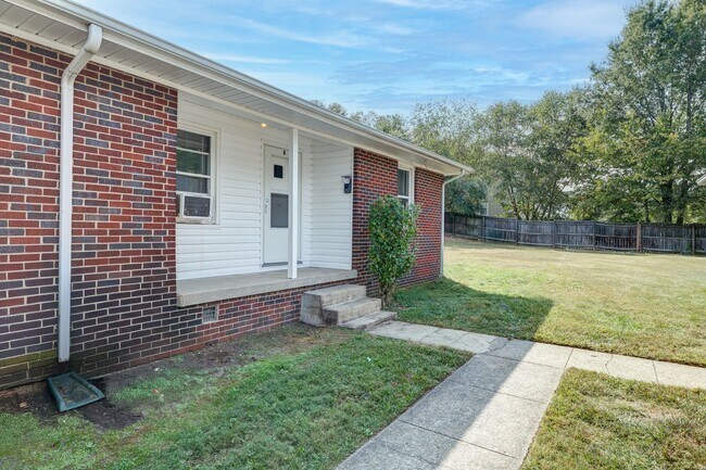 Building Photo - 508 Mayflower Dr