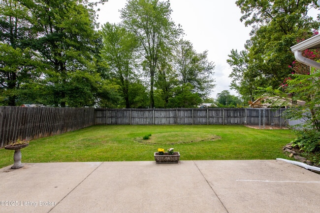 Building Photo - 8015 Schroering Dr