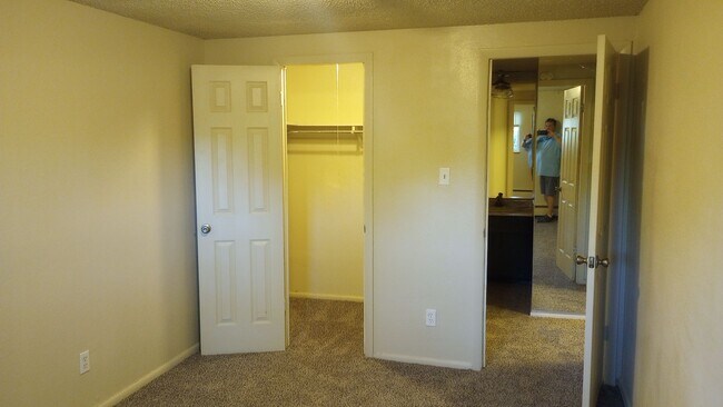 Building Photo - Great location off Leetsdale/Parker and Fl...