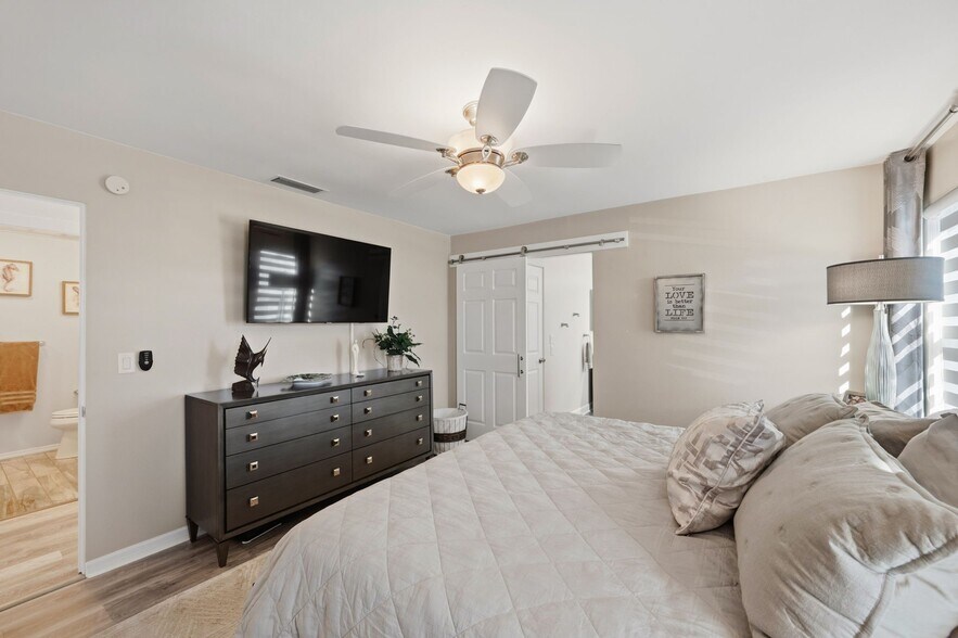 Building Photo - 5400 Gulf Dr