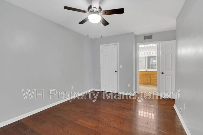 Building Photo - 1620 18th Ave S