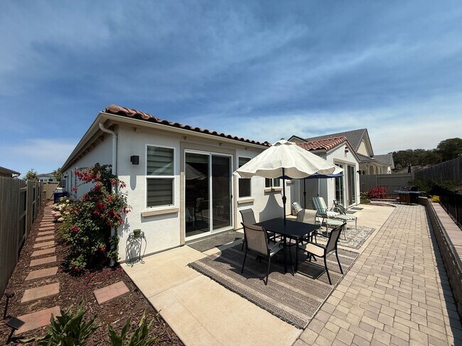 Building Photo - Beautiful Newer Meadows at Rice Ranch Sing...