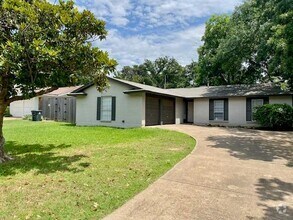 Building Photo - 2714 Buffalo Dr