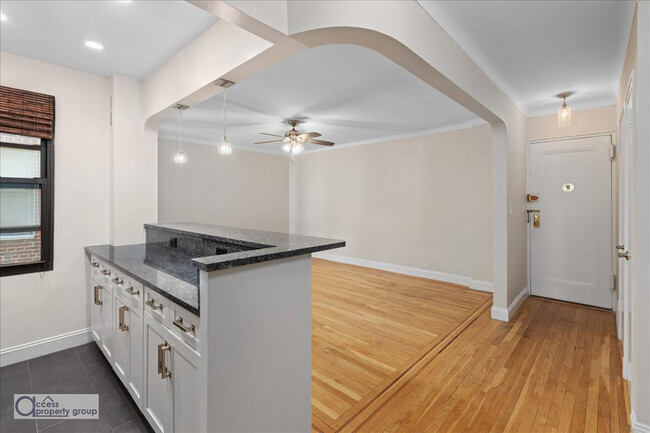 Building Photo - 98 Park Terrace E