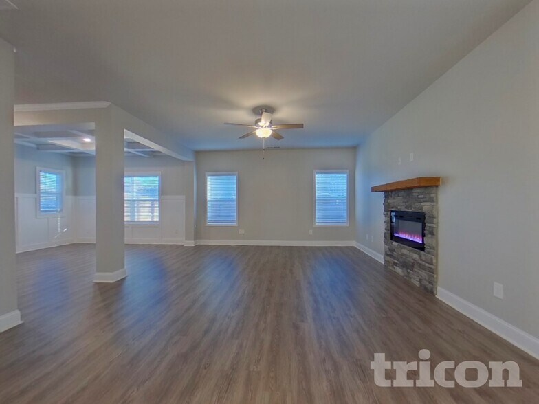 Building Photo - 8951 Callaway Dr