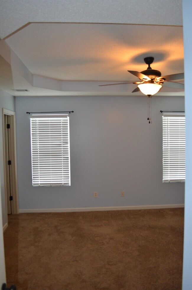 Building Photo - 638 Devon Rd