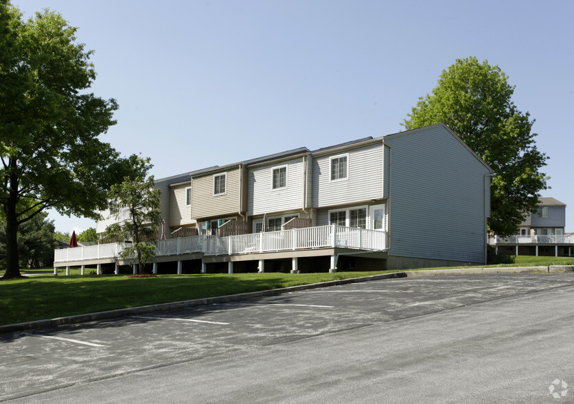 Building Photo - Eland Downe Townhomes