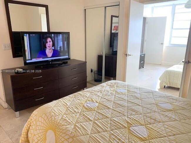 Building Photo - 100 Lincoln Rd