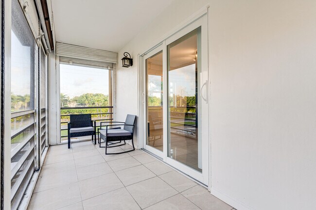 Building Photo - 509 Capri Dr