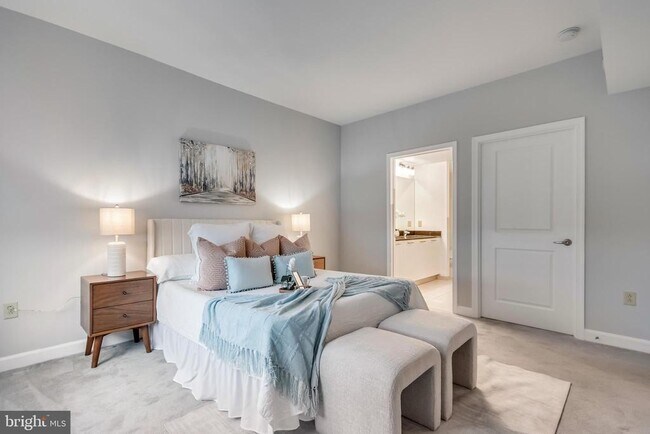 Building Photo - 5750 Bou Ave