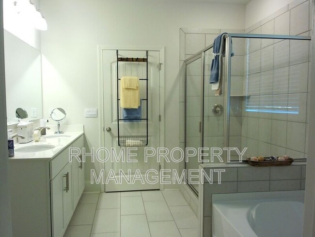 Building Photo - 9926 Stretford Rd