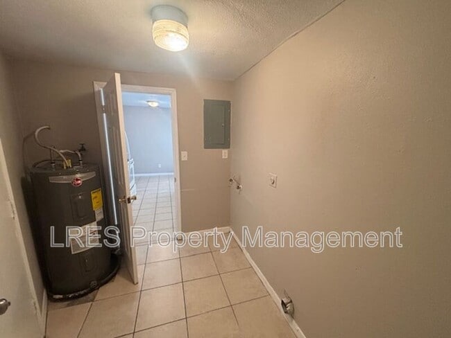 Building Photo - 2437 Chase Ave