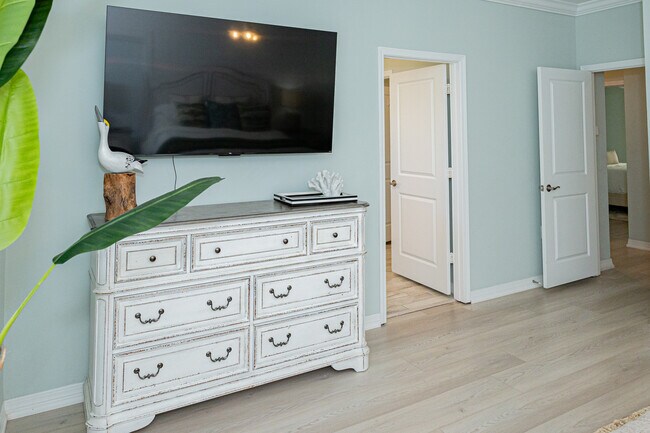 Building Photo - 6619 Carlinga Dr