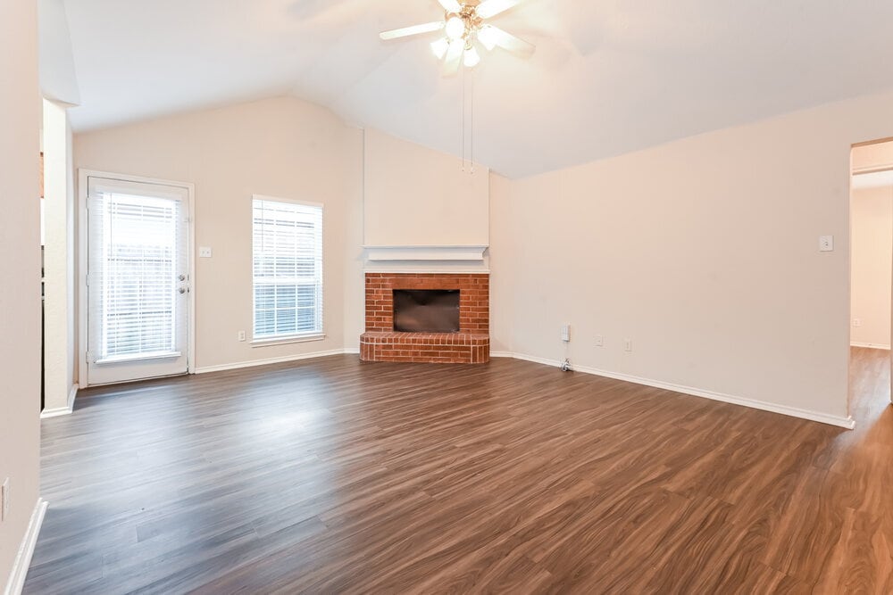 Building Photo - 1011 Caliente Dr