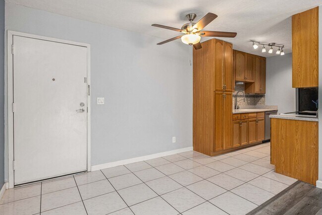 Building Photo - 8022 Linda Vista Rd