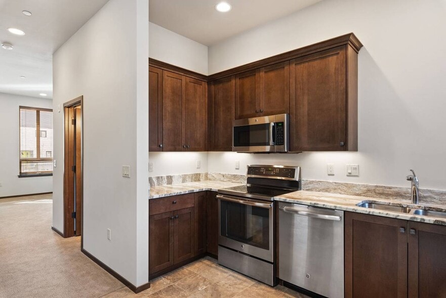 Building Photo - 182 Madrona Way NE