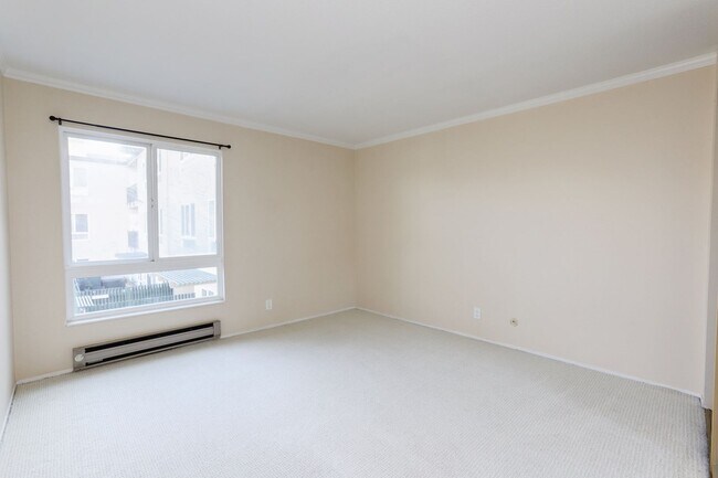 Building Photo - 1 Bed / 1 Bath pet friendly condo with parking in beautiful San Mateo. YouTube Tour!