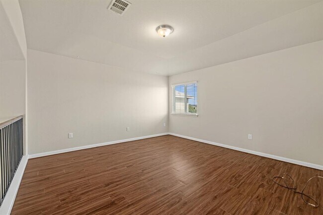 Building Photo - 1704 Willow Vista