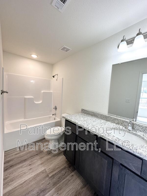 Building Photo - 940 S Amarillo Ave