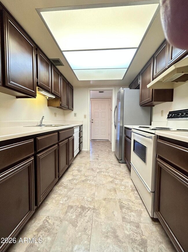 Building Photo - 1032 E Villa Maria Dr