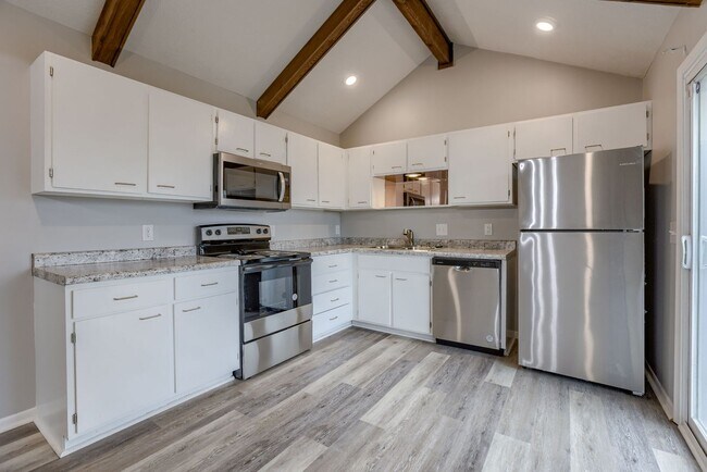 Building Photo - Great 4 Bedroom In Willow Wood!!