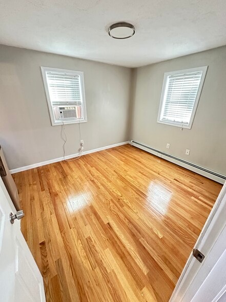 2nd Bedroom - 7 Race St