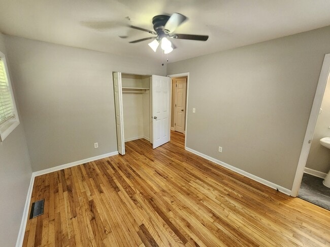Building Photo - 829 E Glochester Pl NW