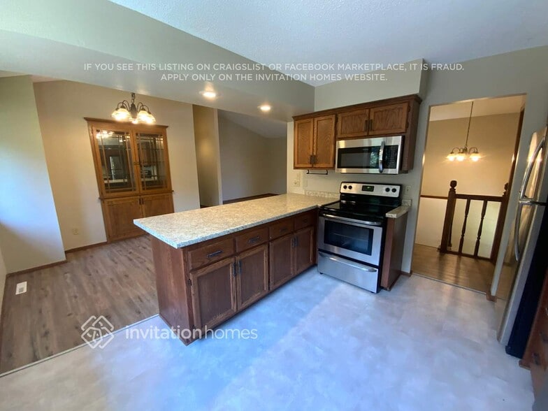 Building Photo - 8641 N Girard Ave