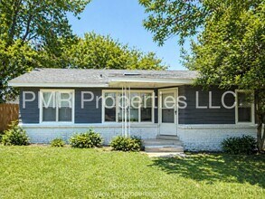 Building Photo - 4 Bedrooms / 2.5 Bathrooms House