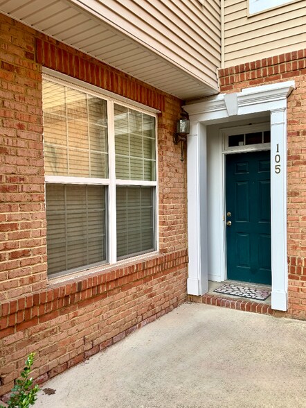 Building Photo - 43825 Hickory Corner Terrace