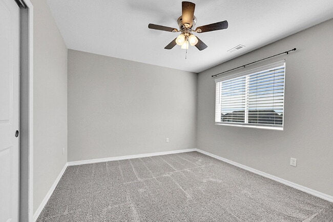 Building Photo - $2,200.00, 3 bed, 2.5 bath located in Peyt...