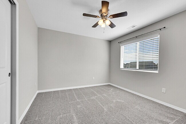 Building Photo - $2,350.00, 3 bed, 2.5 bath located in Peyt...