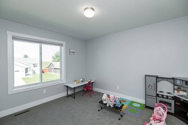 Building Photo - Gorgeous, spacious home on beautiful count...