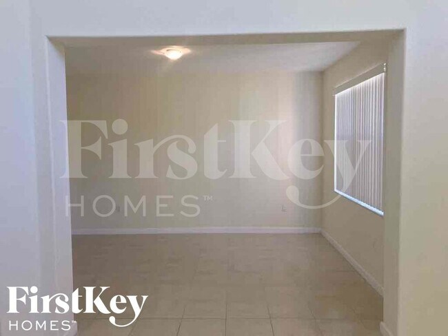 Building Photo - 11912 SW 126th Ln