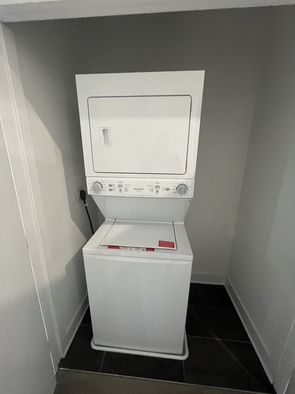 Building Photo - 4000 W Girard Ave