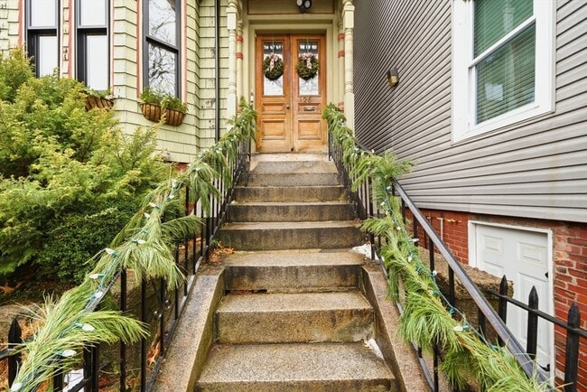 Building Photo - 126 Lexington St